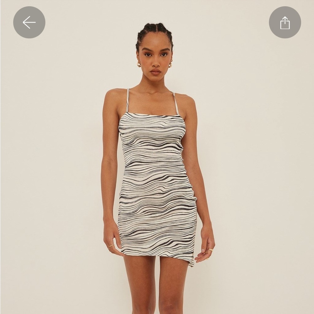 NA-KD Squared Neck Mini Dress - Picture 2 of 10